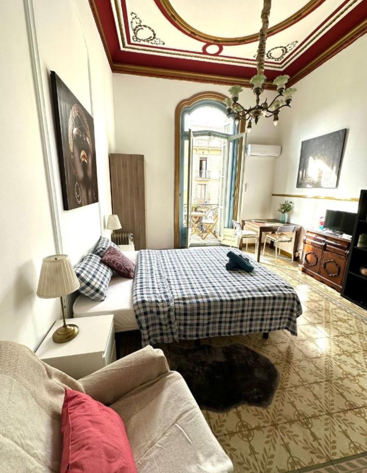 Apartments and private rooms in Barcelona
